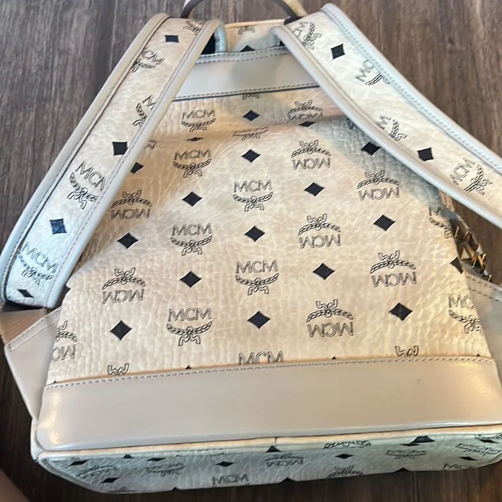 MCM Small Backpack - Firm price - Picture 6 of 17